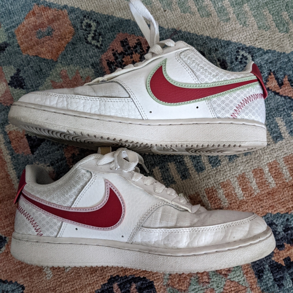 Nike U Complete Me Low Top Shoes - Picture 9 of 9